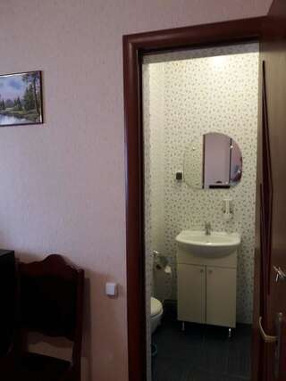 Мини-отель Rugilona Ружаны Одноместный номер с общим душем и туалетом-3