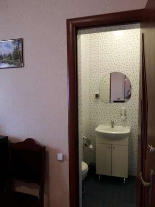 Мини-отель Rugilona Ружаны Одноместный номер с общим душем и туалетом-8
